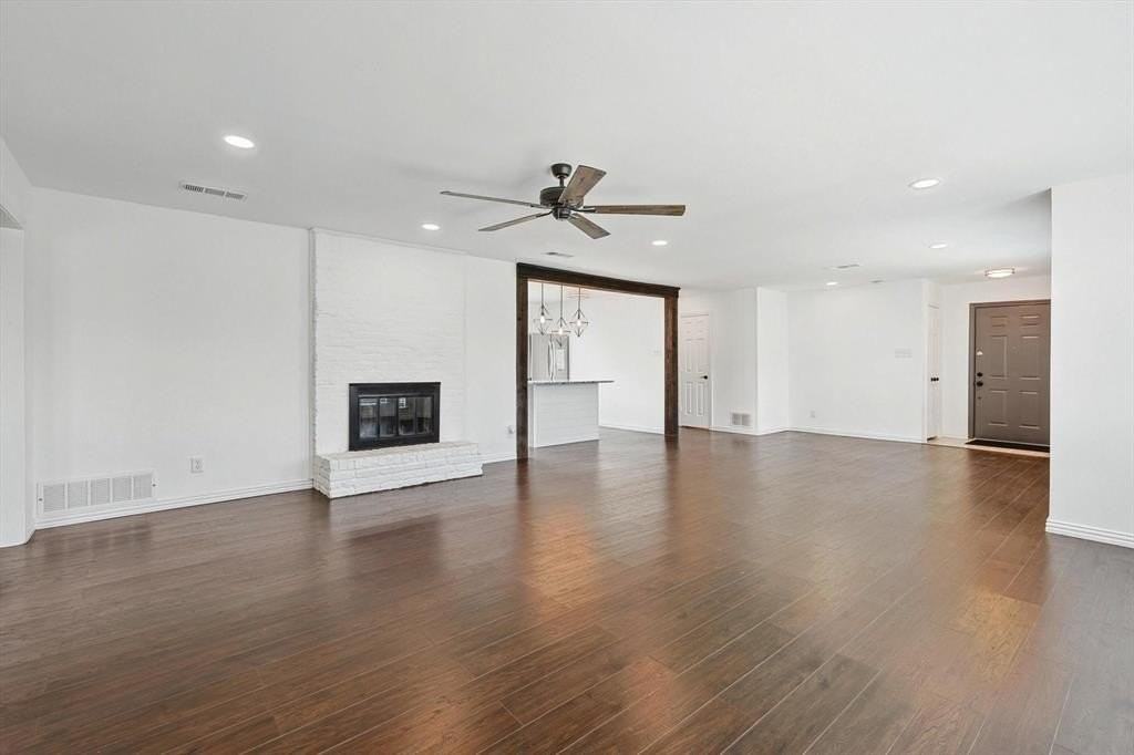 2201 Jamestown Ct - Photo 2 of 24