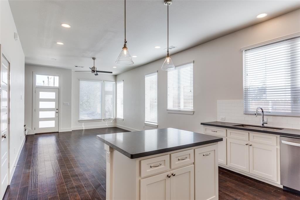 402 Templeton Dr - Photo 7 of 35