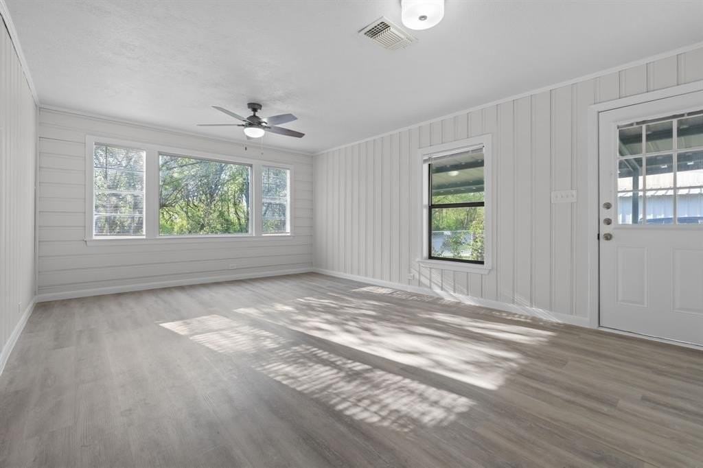 217 Clinton Dr - Photo 3 of 19