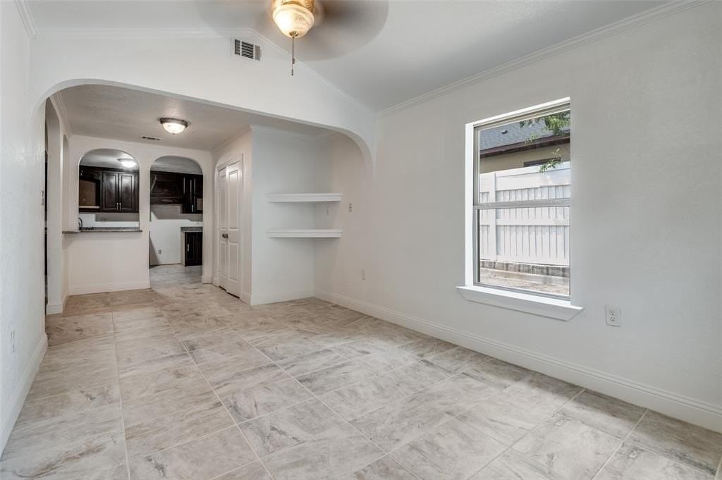 568 W Hammond St - Photo 3 of 15