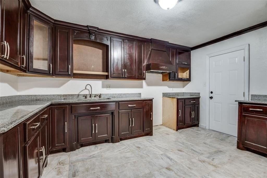 568 W Hammond St - Photo 4 of 15