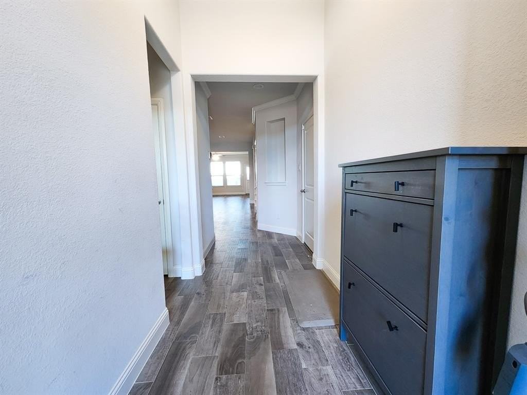 1318 Byars Dr - Photo 4 of 32