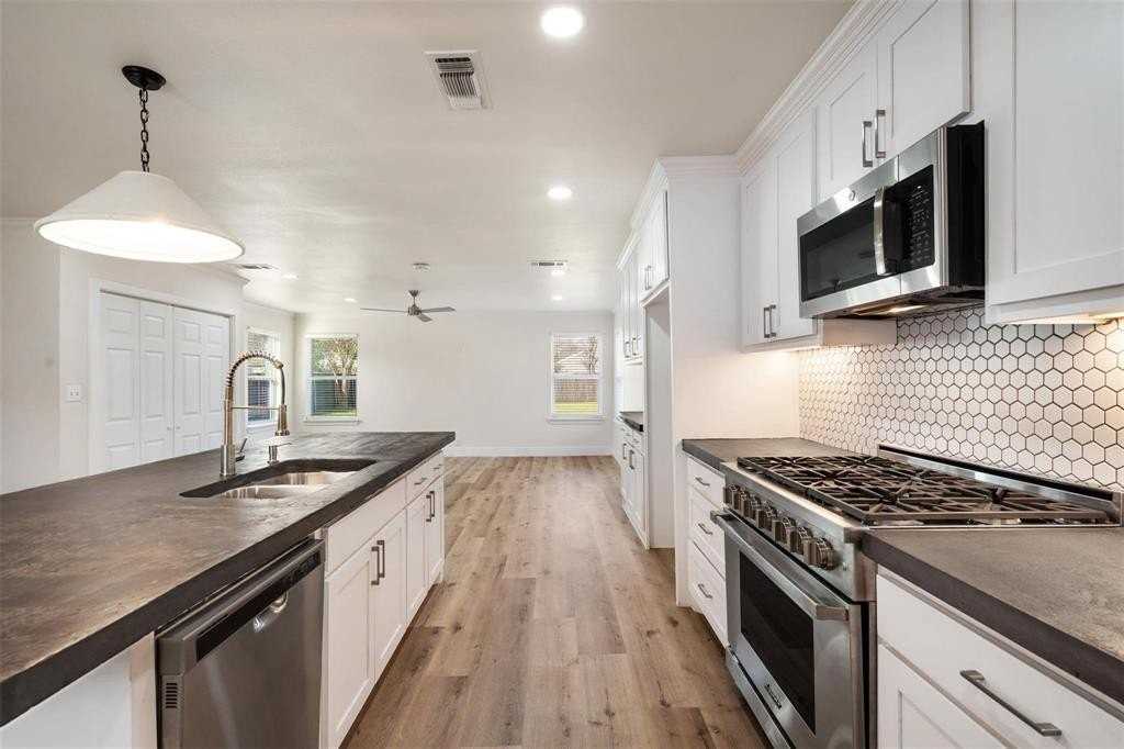 4024 Carolyn Rd - Photo 3 of 11