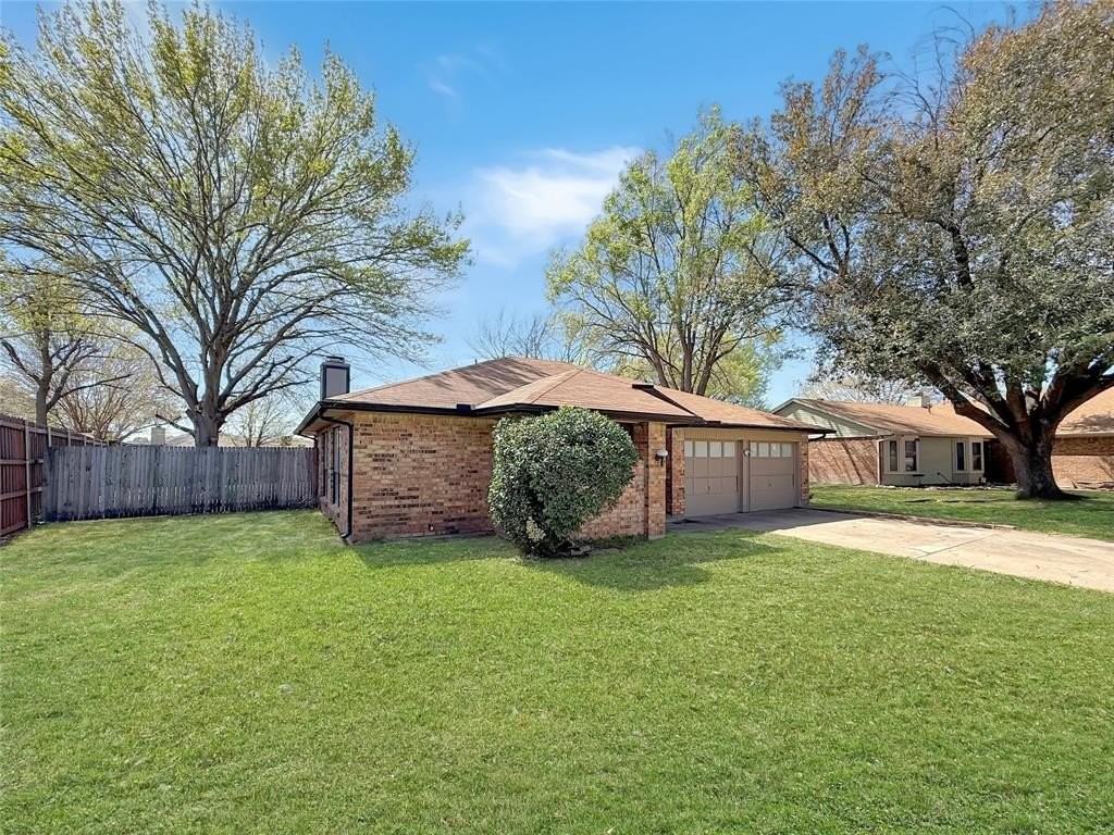 10205 Lone Pine Ln - Photo 3 of 21