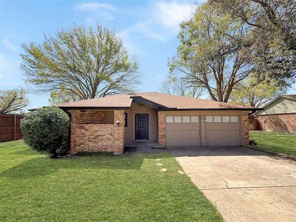 10205 Lone Pine Ln - Photo 4 of 21
