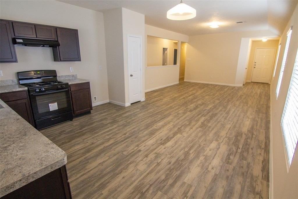 1606 Mark Ln - Photo 2 of 7