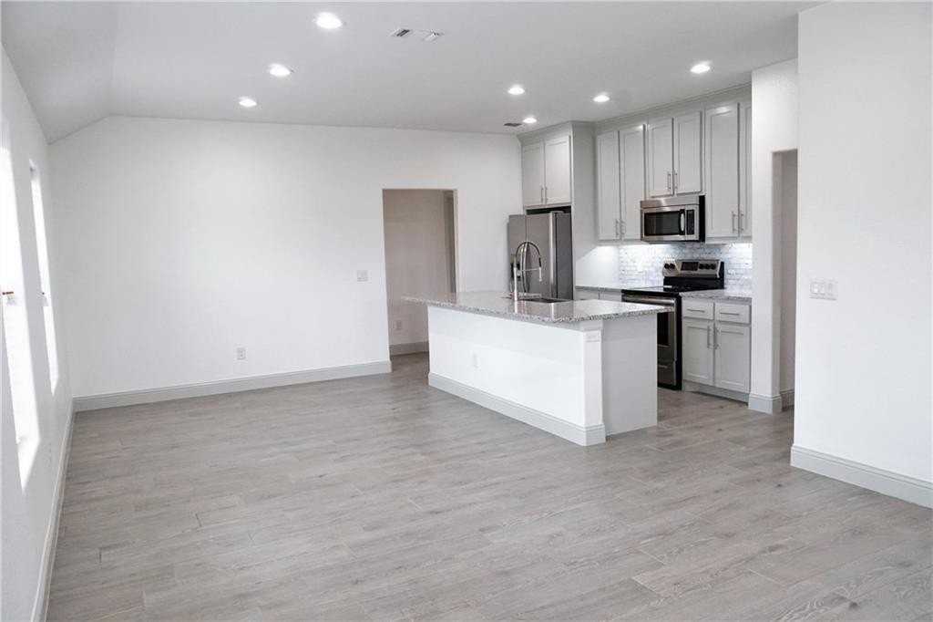 424 E Nelson St - Photo 2 of 21