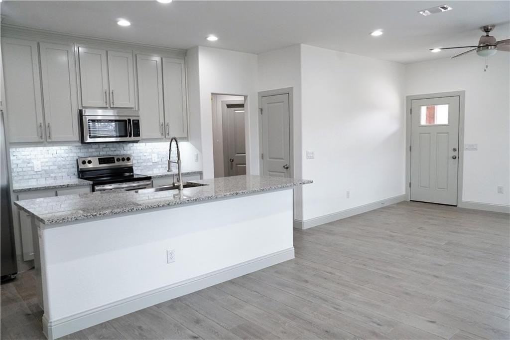 424 E Nelson St - Photo 3 of 21