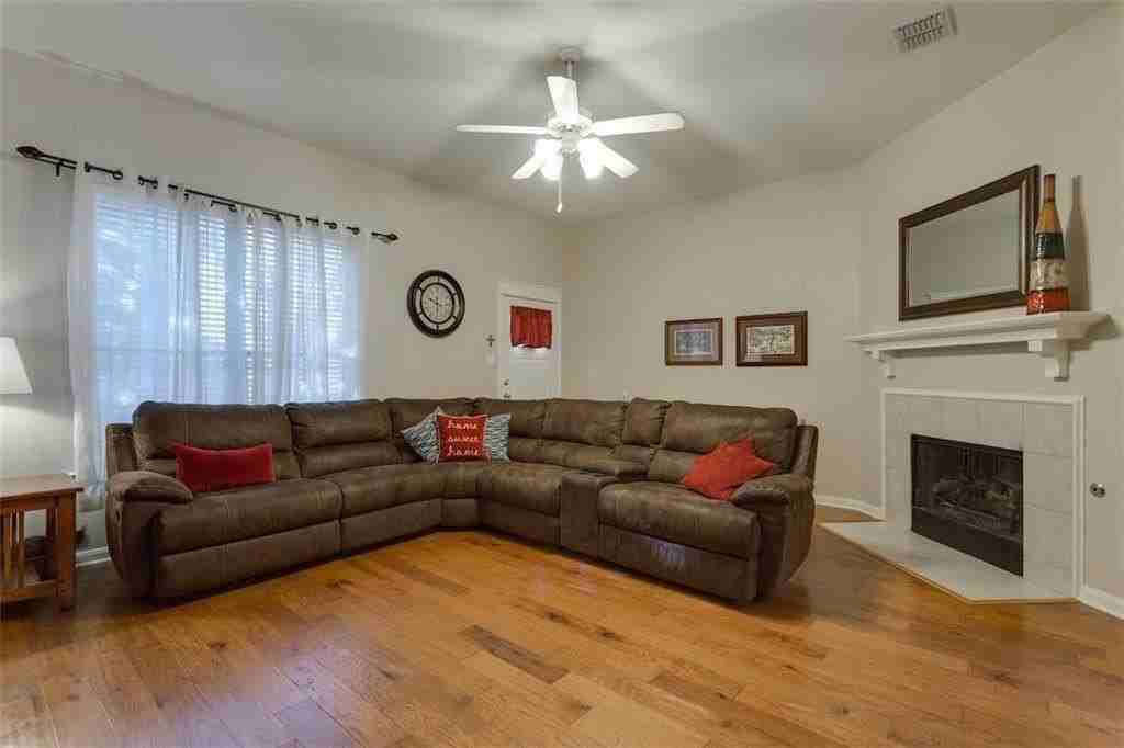 4812 Carrotwood Dr - Photo 4 of 23