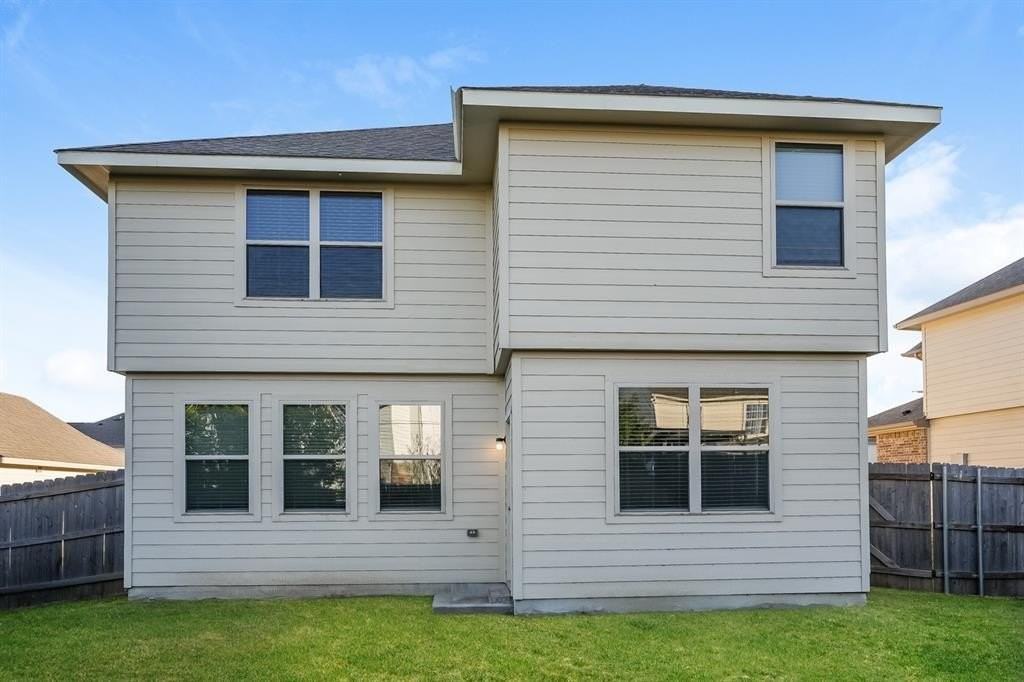 8208 Runner Oak Ln - Photo 3 of 20