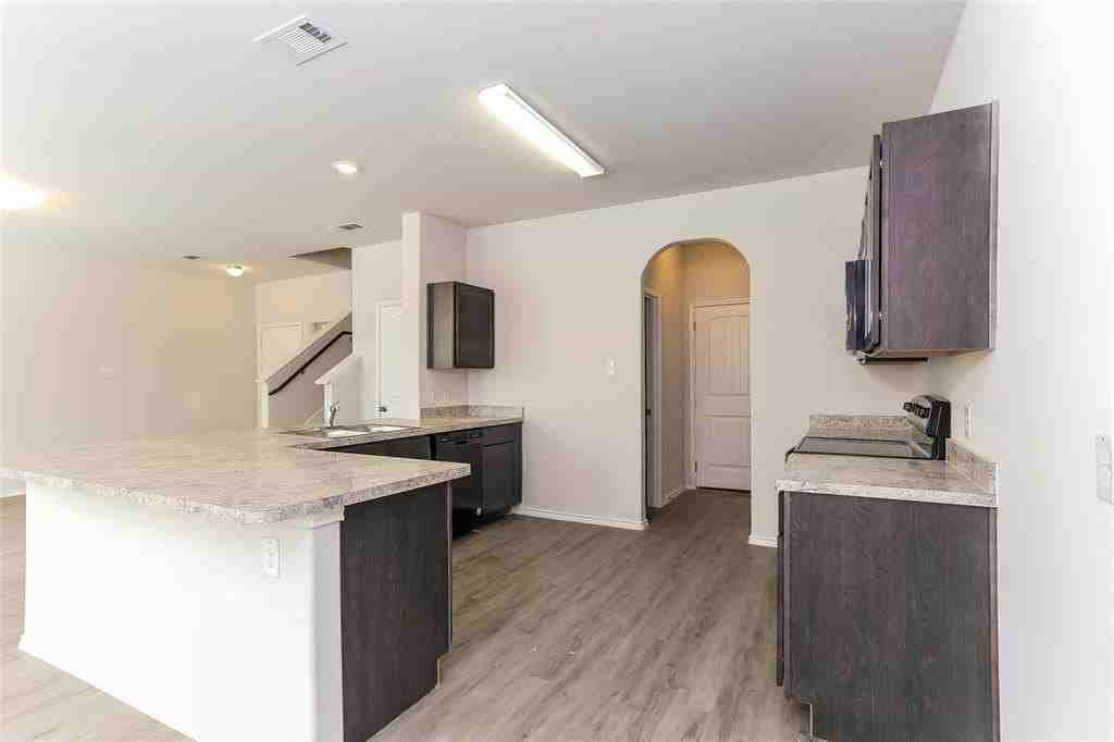 8208 Runner Oak Ln - Photo 4 of 20