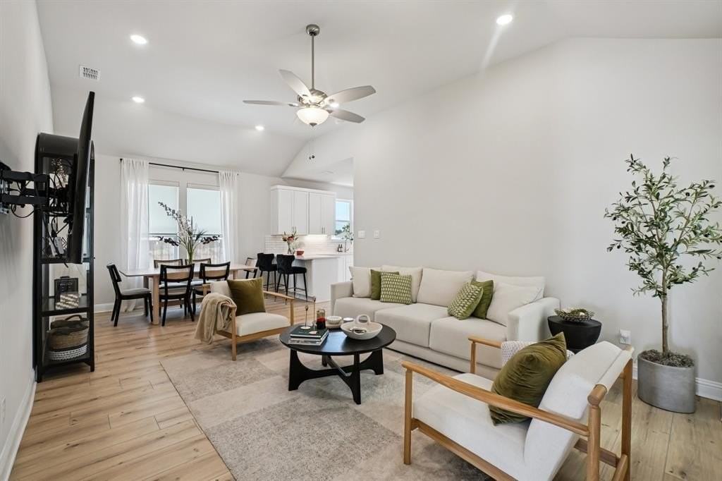 11422 Chepstow Crescent Ct - Photo 5 of 40