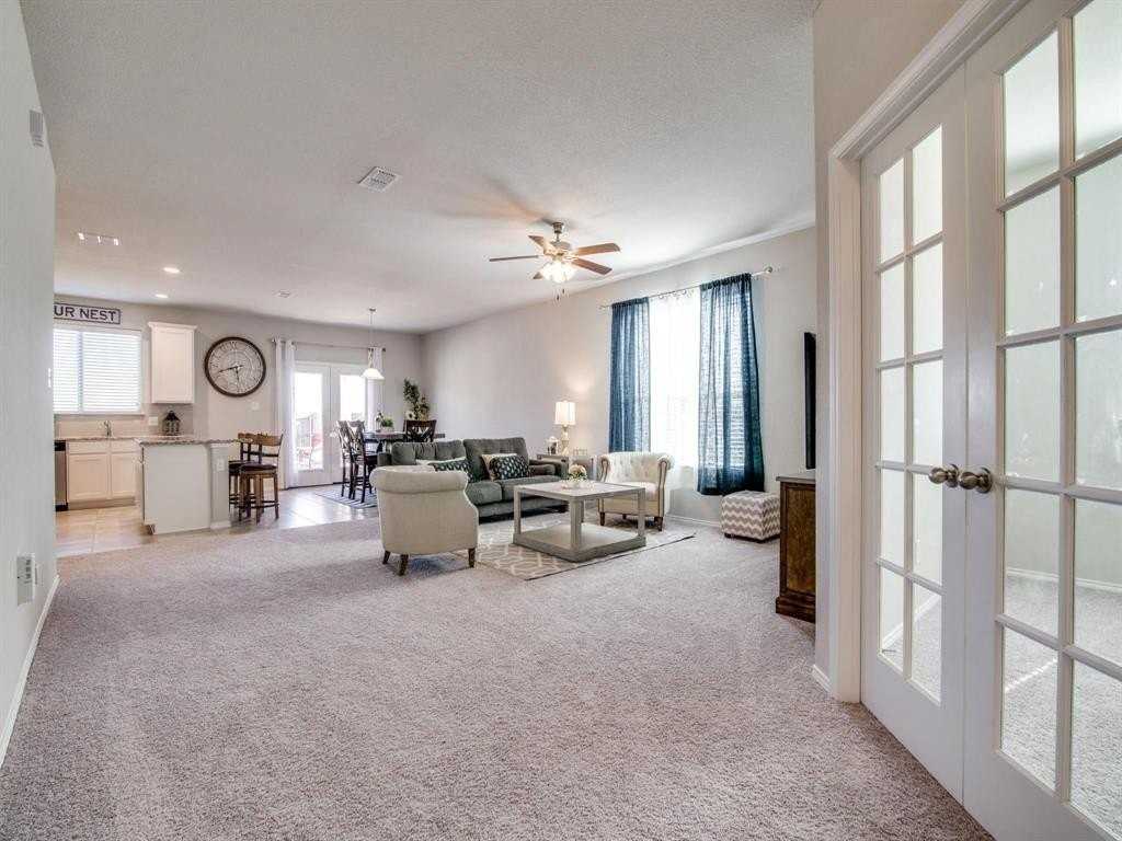 2108 Laurel St - Photo 4 of 26