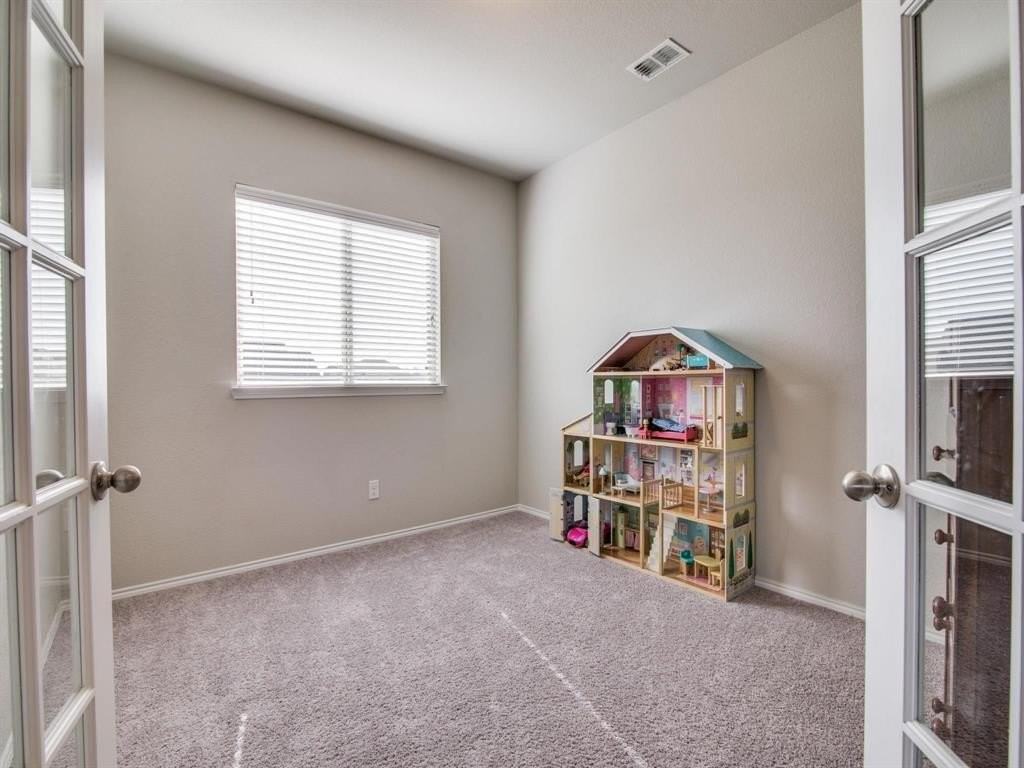 2108 Laurel St - Photo 5 of 26