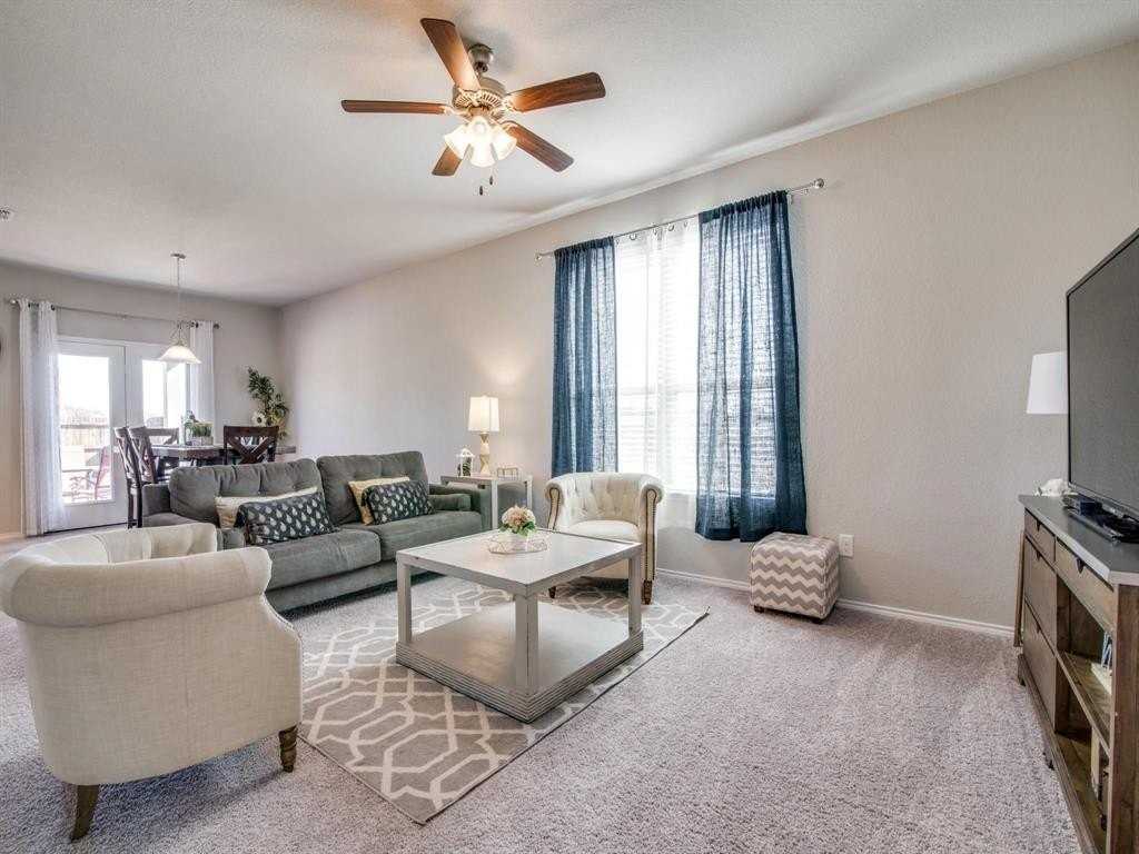 2108 Laurel St - Photo 6 of 26