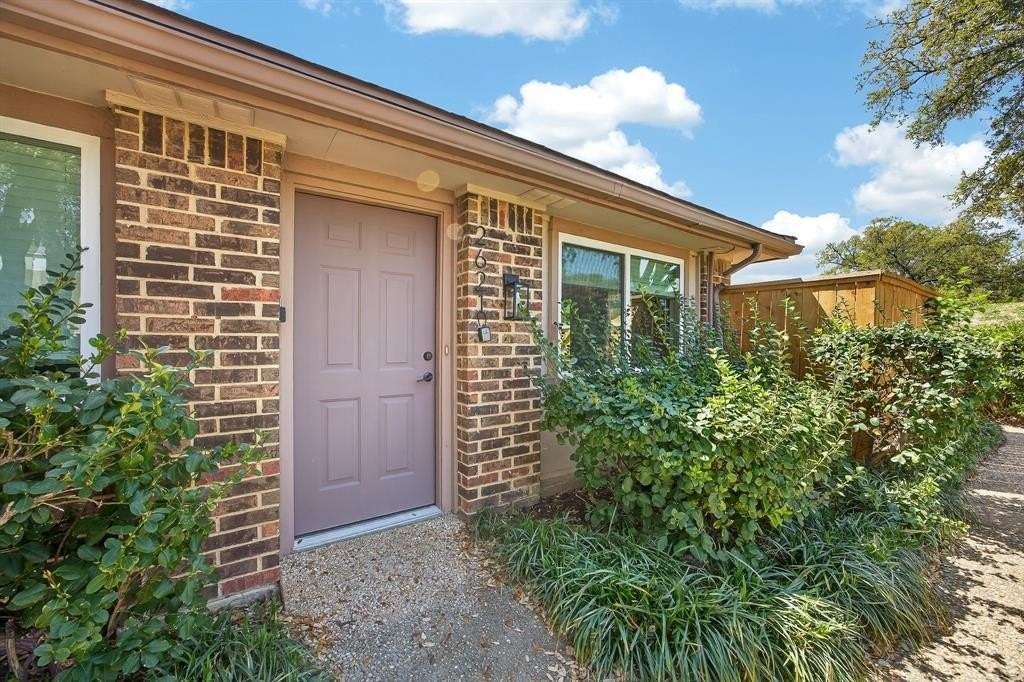 2621 Amherst Ct - Photo 2 of 14