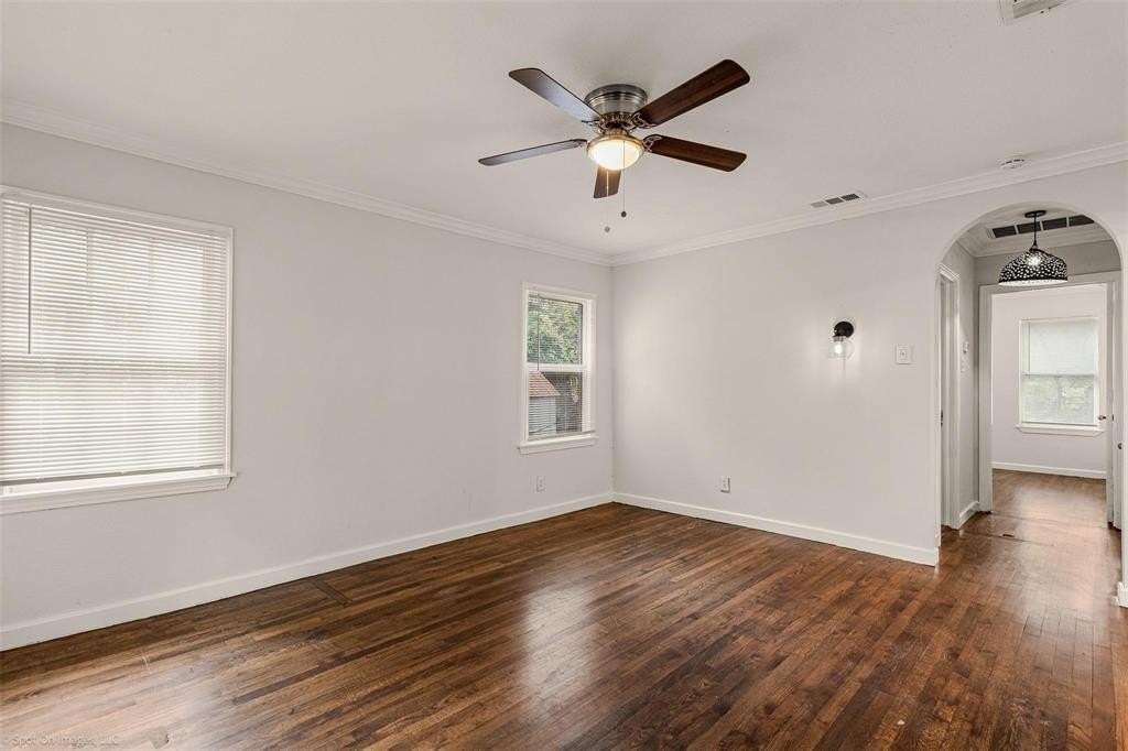 1006 Briarwood Dr - Photo 3 of 15