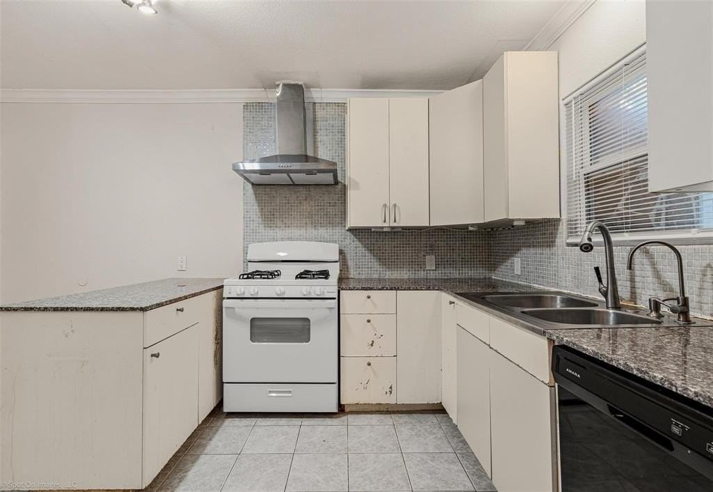 1006 Briarwood Dr - Photo 5 of 15