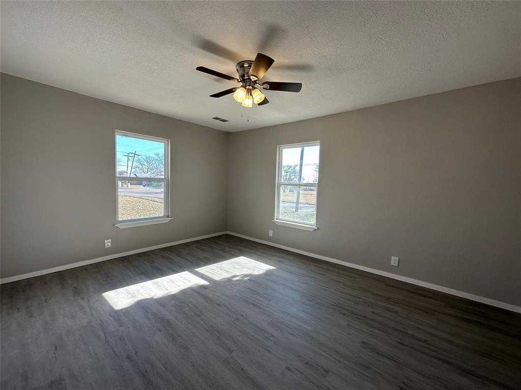 717 E Lamberth Rd - Photo 7 of 9