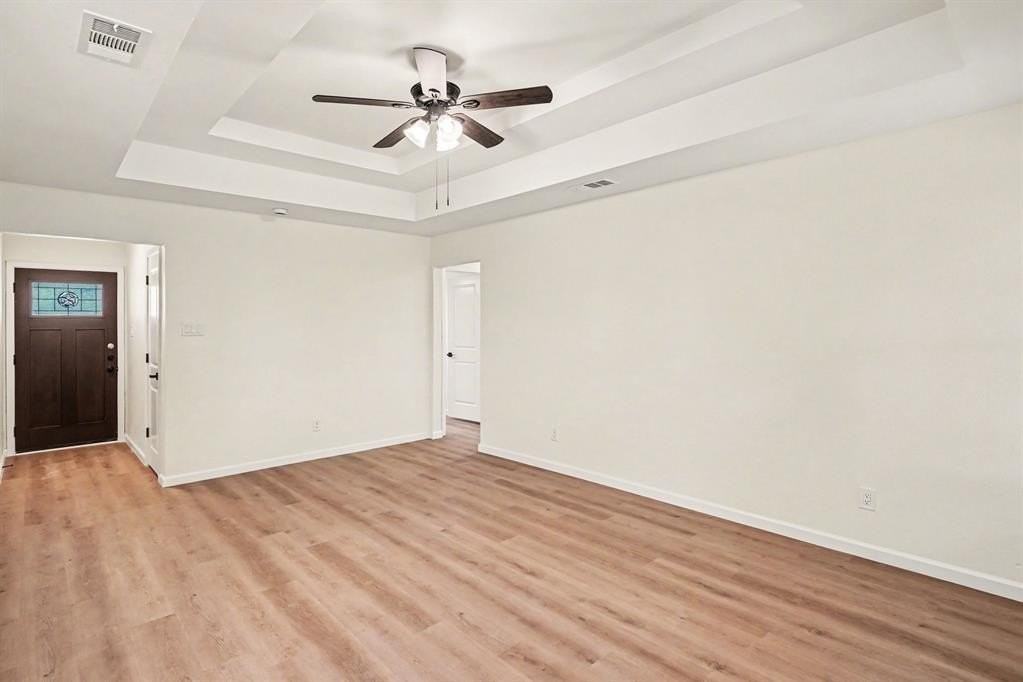 772 Hampshire Dr - Photo 5 of 24