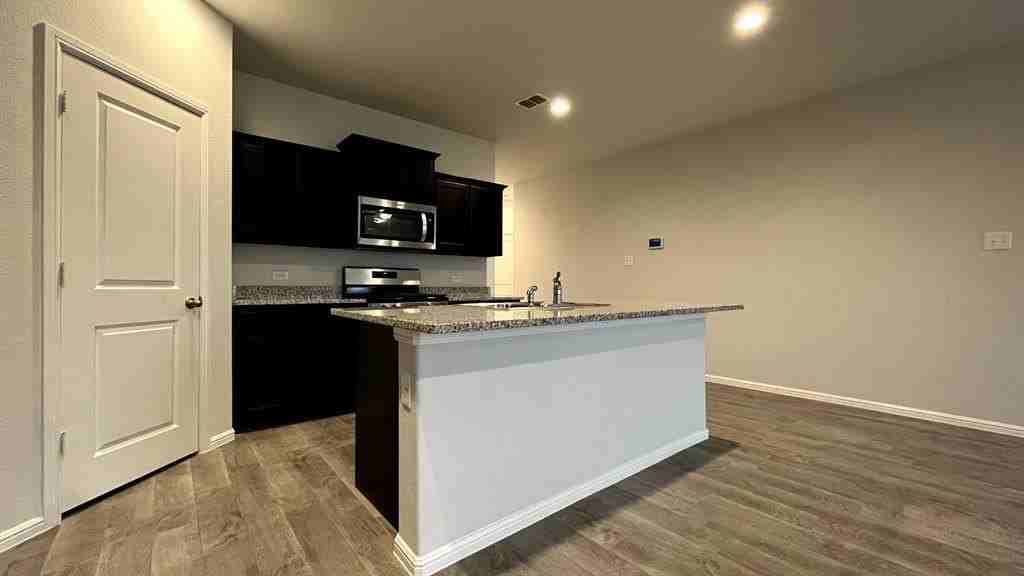 2321 Denmark Ln - Photo 5 of 19