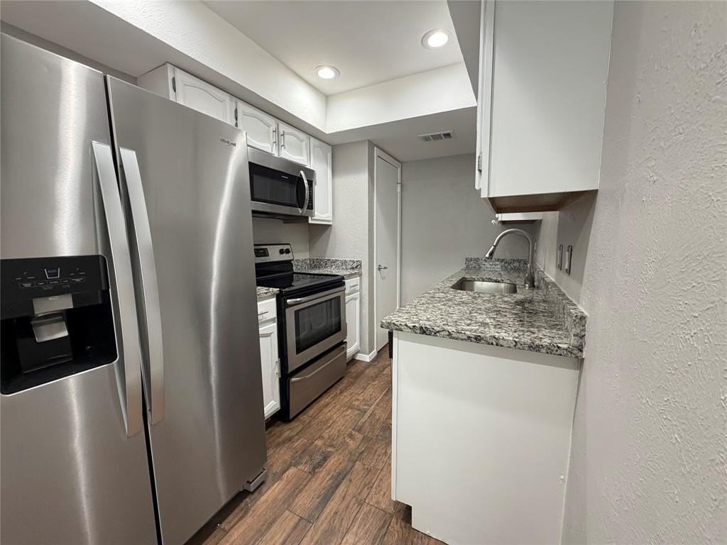 2902 Canis Cir - Photo 5 of 20