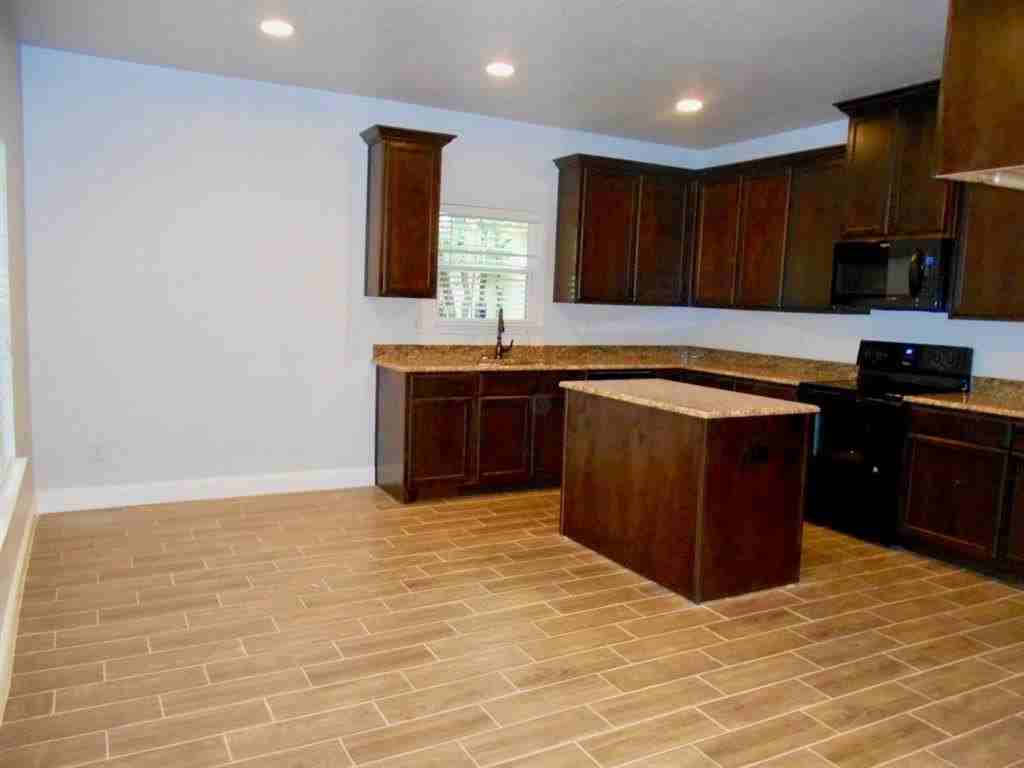 2811 Walnut St - Photo 2 of 20