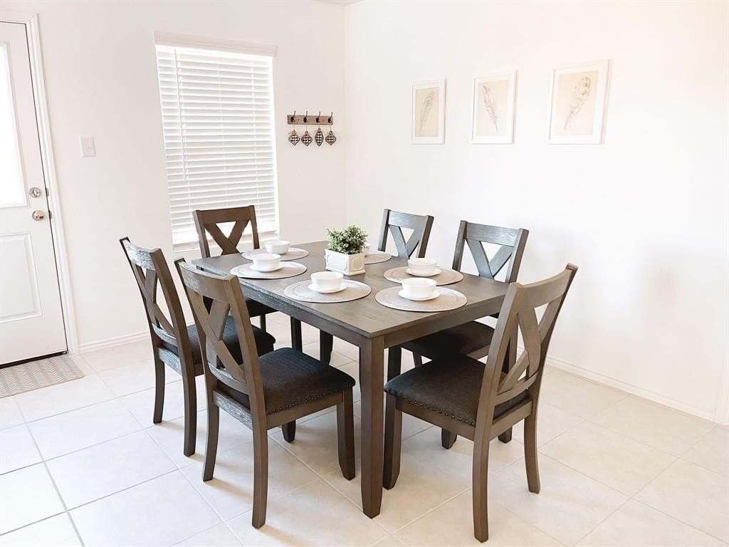 136 Honeysuckle St - Photo 6 of 13