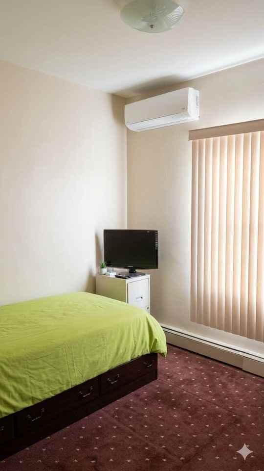 8608 144th St - Photo 7 of 9