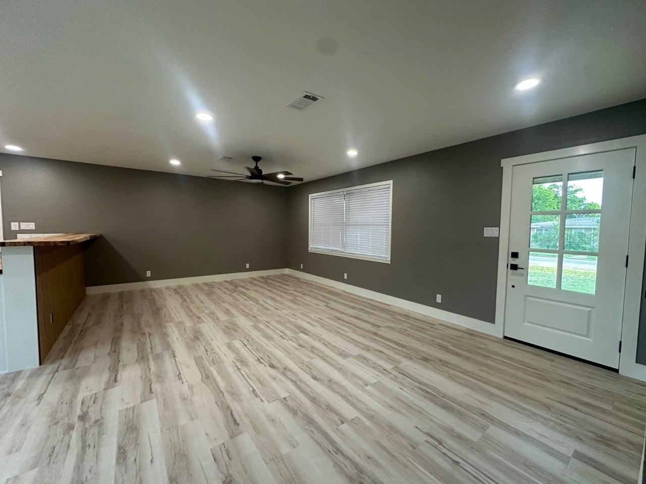 1009 Oak Ridge Ln - Photo 3 of 21