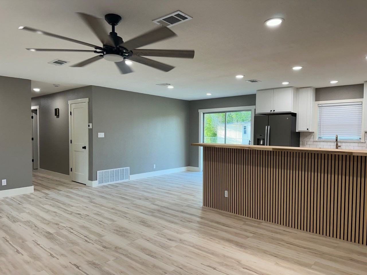 1009 Oak Ridge Ln - Photo 5 of 21