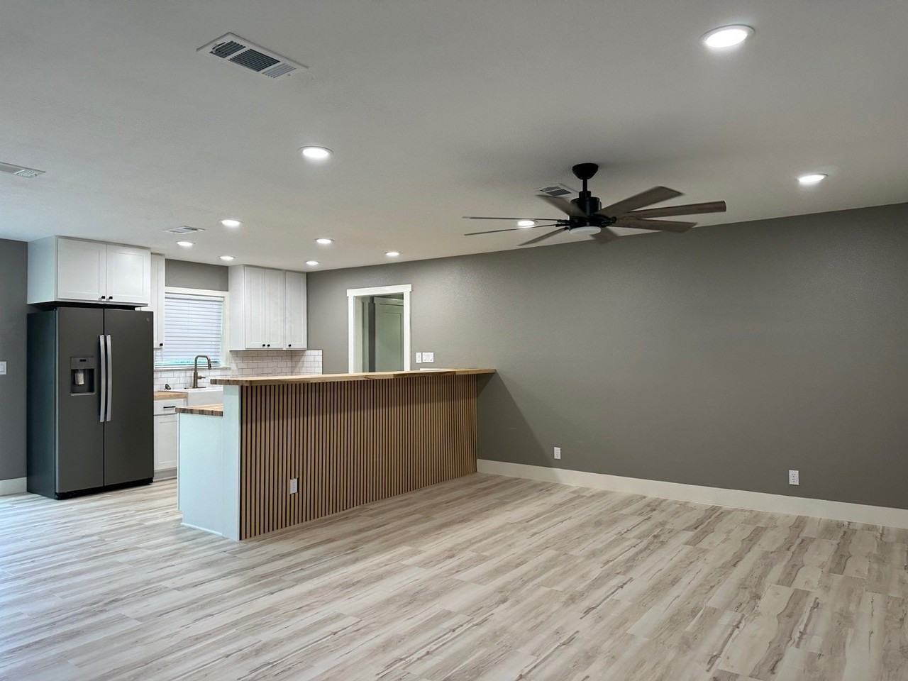 1009 Oak Ridge Ln - Photo 6 of 21