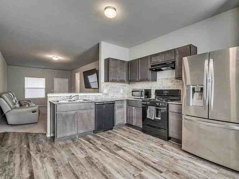 10712 Sw 23rd Pl - Photo 5 of 10