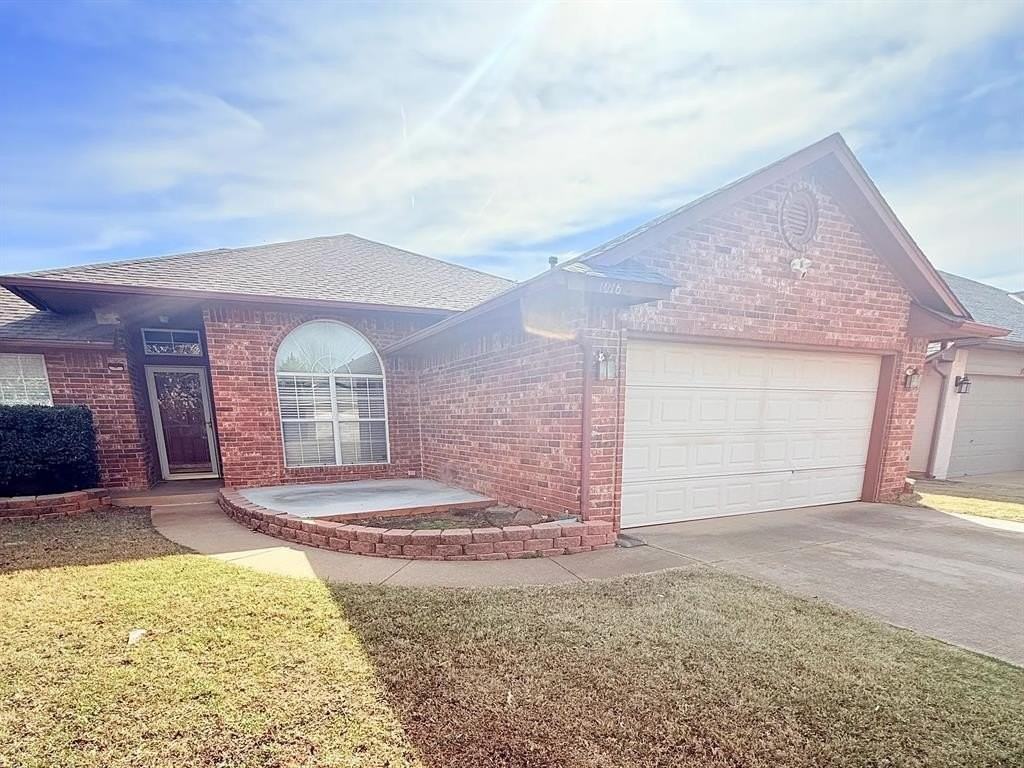 1016 Westbury Ter - Photo 2 of 17