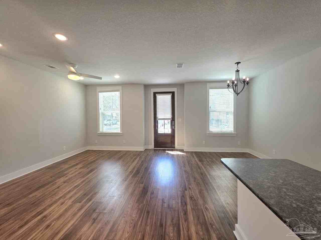 248 N De Villiers St - Photo 5 of 23