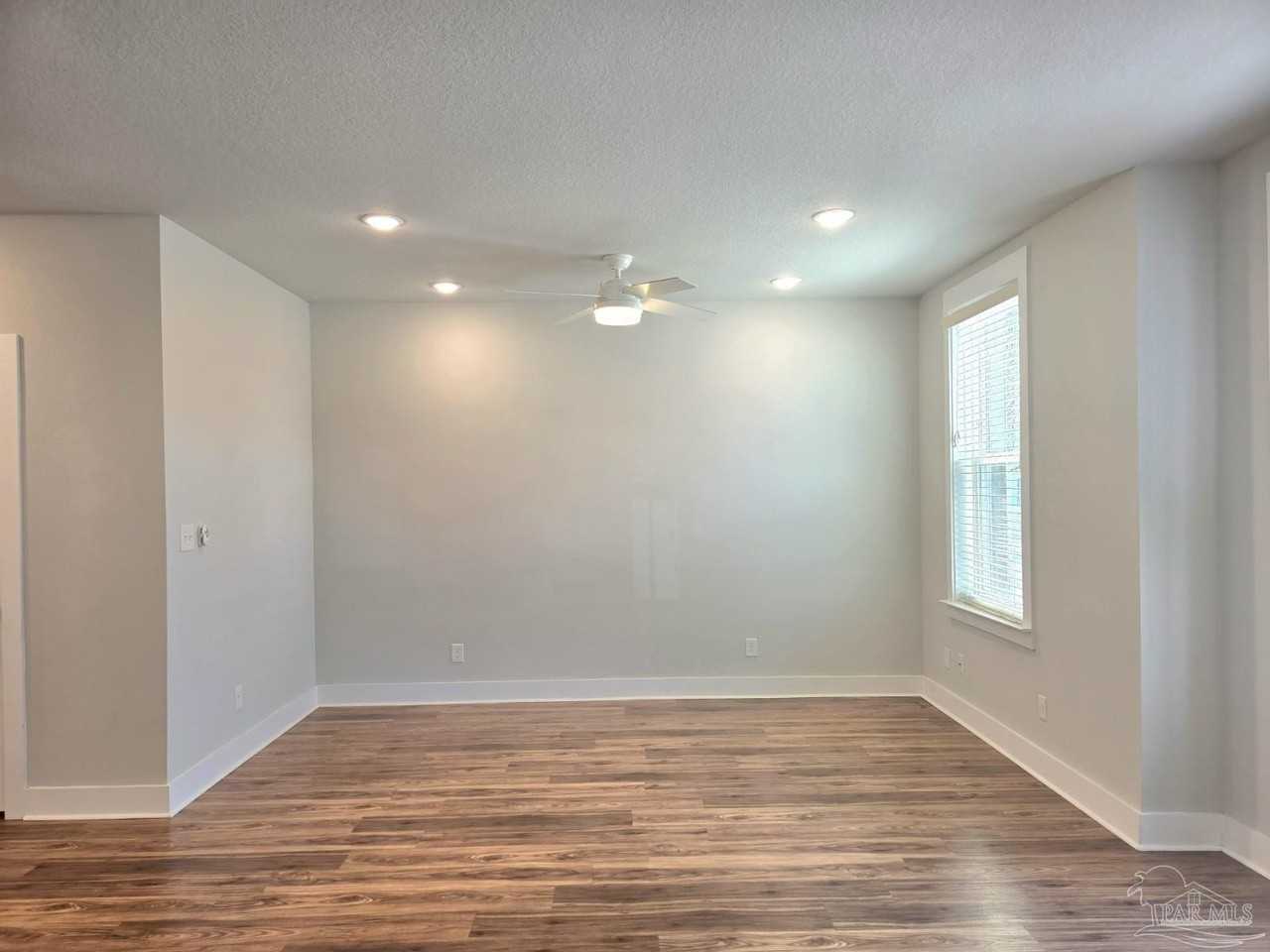 248 N De Villiers St - Photo 7 of 23