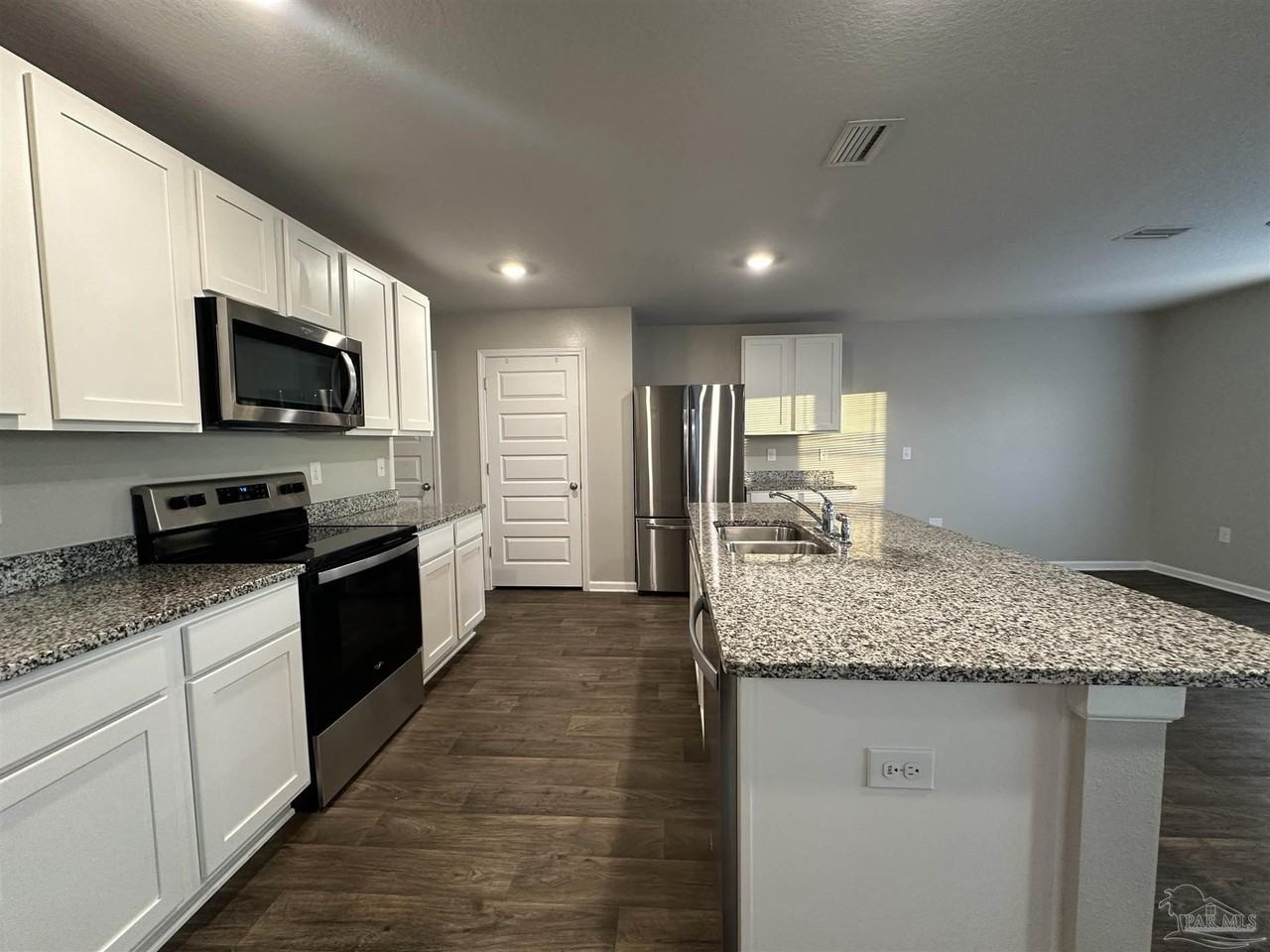 7540 Oak Lake Blvd - Photo 7 of 23