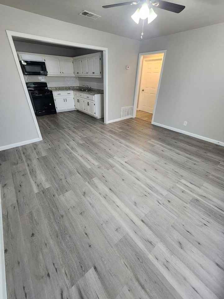 205 Waverly Dr - Photo 4 of 24