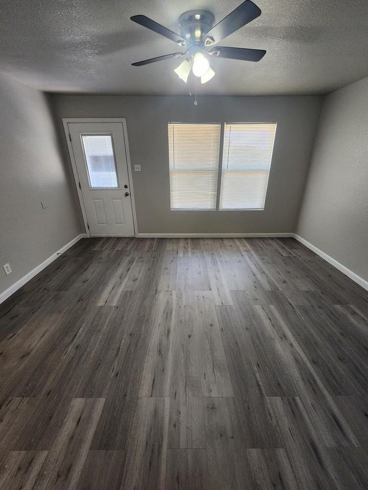 205 Waverly Dr - Photo 5 of 24