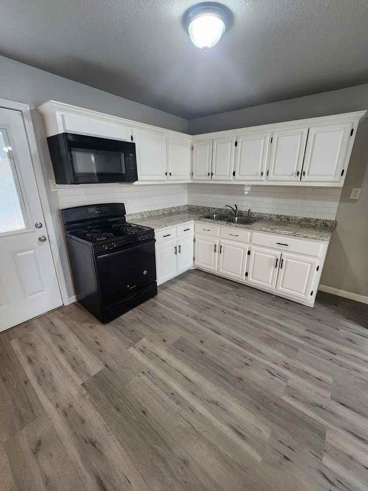 205 Waverly Dr - Photo 6 of 24