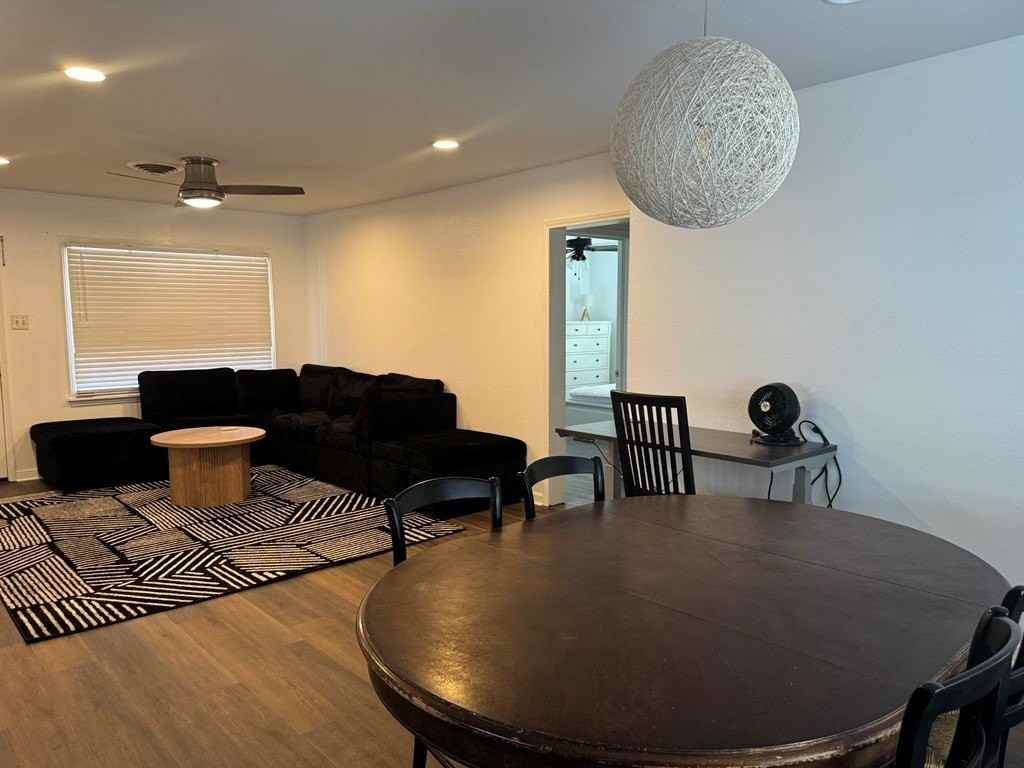 705 Ainslee St - Photo 3 of 17