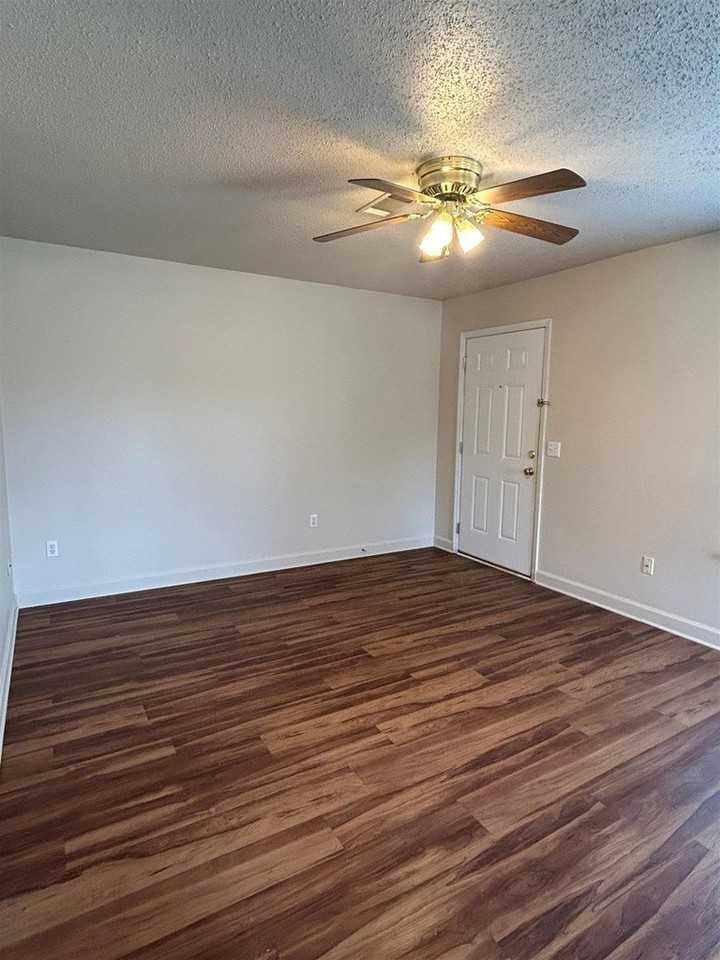 513 John M Long Ave Apt F - Photo 3 of 8