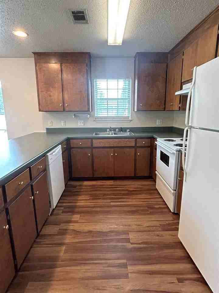 513 John M Long Ave Apt F - Photo 4 of 8