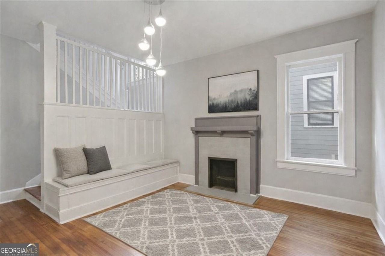 693 Myrtle St Ne - Photo 3 of 13