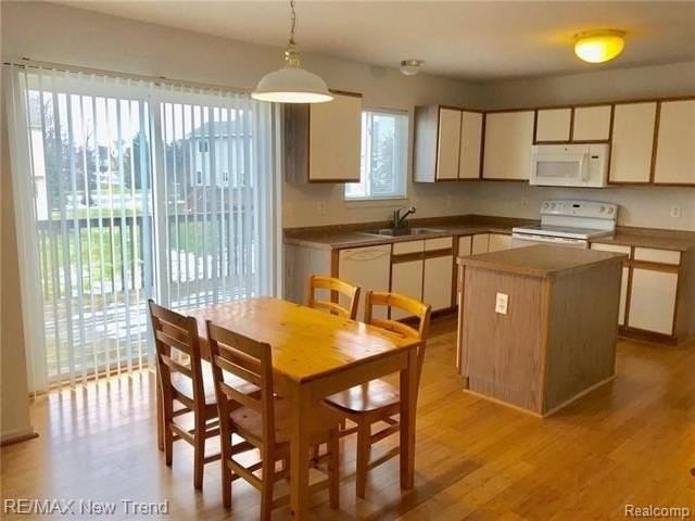 3382 Cromwell Rd - Photo 2 of 11