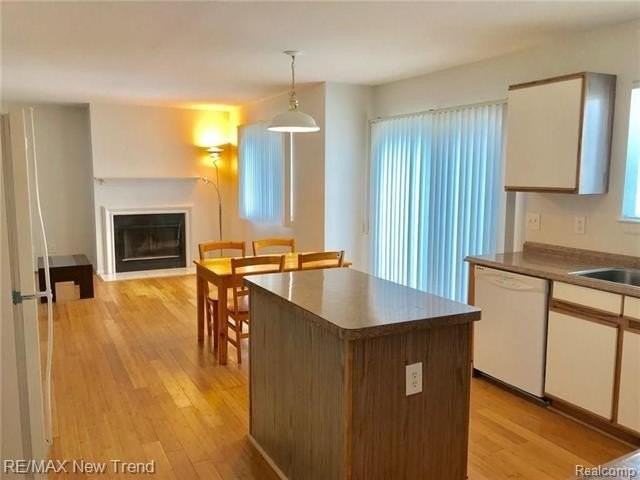 3382 Cromwell Rd - Photo 3 of 11