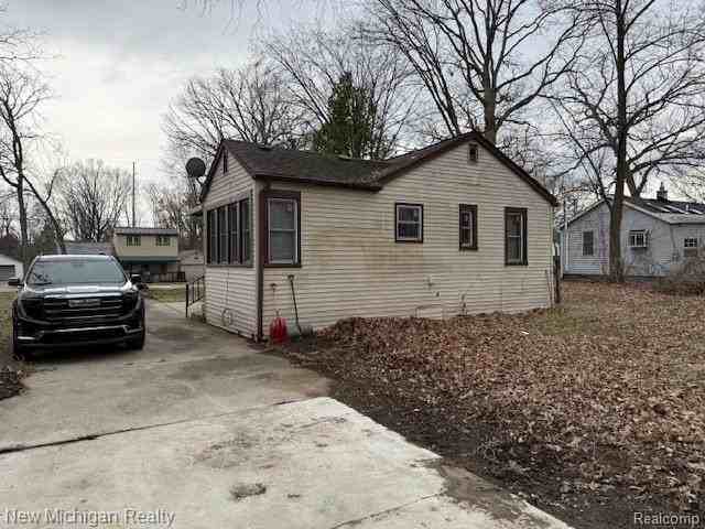 2081 Oaknoll St - Photo 3 of 14