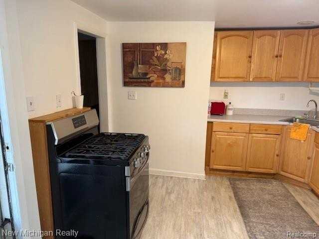 2081 Oaknoll St - Photo 6 of 14