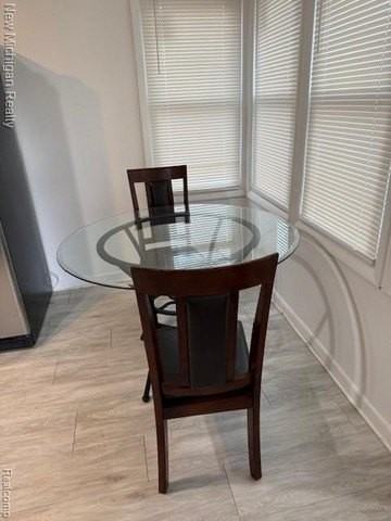 2081 Oaknoll St - Photo 7 of 14