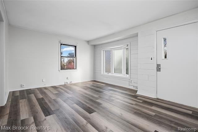 19217 Birmingham St - Photo 3 of 39